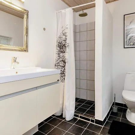 Three-bedroom In Rodby 23 *